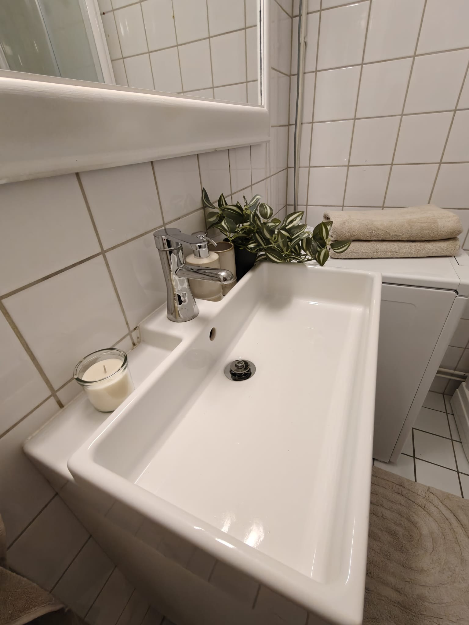 Nyinnkjøpte håndkler og alt du ser på bildet er inkludert i husleie.